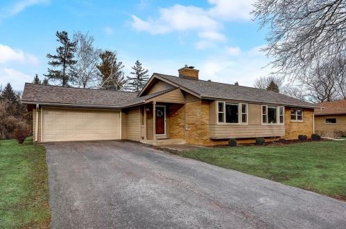 3564 Pelican Ln, Milwaukee, WI 53209-1537