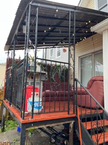 201 24th St, Paterson NJ 07514-2128 exterior