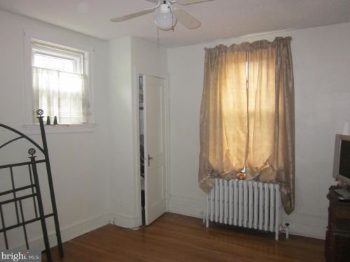 6218 Erdrick St, Philadelphia PA 19135-3504 exterior