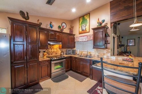 5723 Northpointe Ln, Boynton Beach FL 33437-2005 exterior