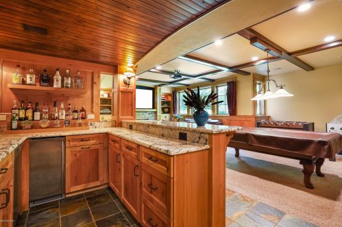 2068 Tall Pne Dr, Grand Rapids MI 49546-7923 exterior