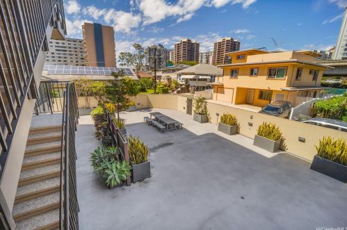 1310 Pensacola St, Honolulu HI  96814-1158 exterior