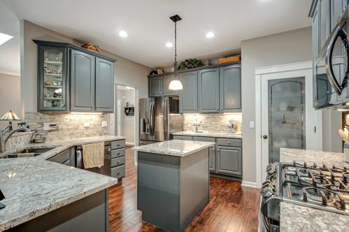 1427 White Oak Ln, Bull Valley IL 60098-6412 exterior