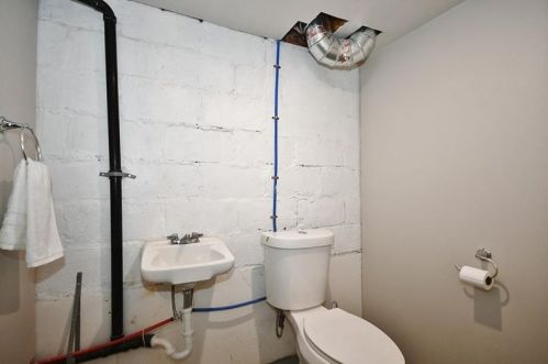 53 Calhoun Ave, Pittsburgh PA  15210-3635 exterior