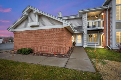 8752 Woodbridge Dr, Greendale, WI 53129-1086