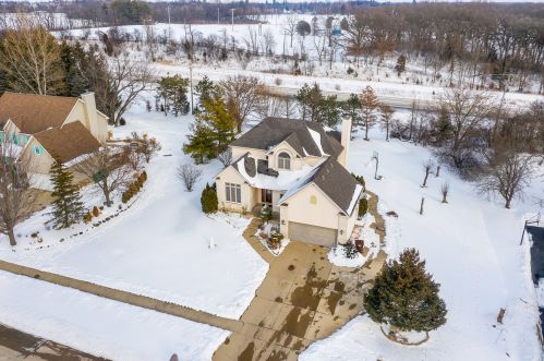 1220 Morraine Dr, Bull Valley IL 60098-9055 exterior