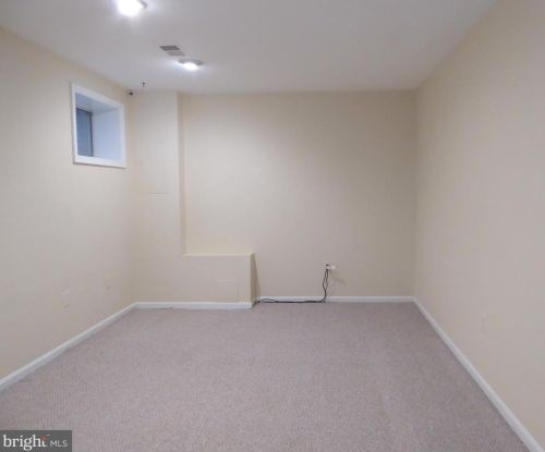 37 Carriage House Cir, Alexandria VA  22304-6336 exterior