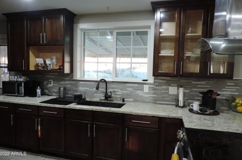 4001 61 St, Phoenix AZ 85033-1712 exterior