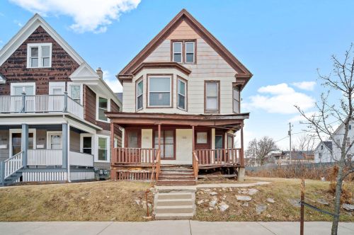 1226 27th St, Milwaukee, WI 53208-2910