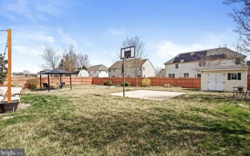 17 Fieldcrest Dr, Columbus NJ  08022-1959 exterior