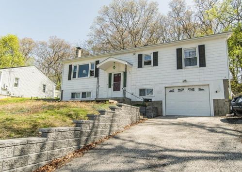 140 Pilgrim Ave, Coventry, RI 02816-4215