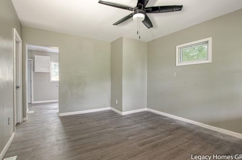 175 Walton Ave, Meskegon MI 49442-3253 exterior