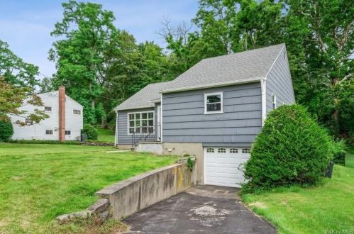 132 Overlook Ave, Peekskill, NY 10566-3008