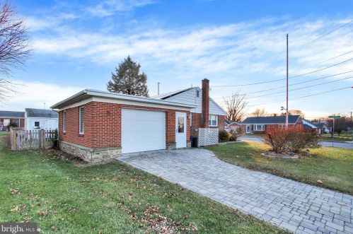 49 Columbus Ave, Littlestown PA 17340-1103 exterior