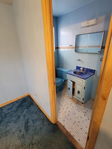 8935 Oglesby Ave, Chicago IL 60617-3048 exterior