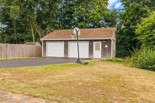 52 Delmont St, Manchester CT 06042-3510 exterior