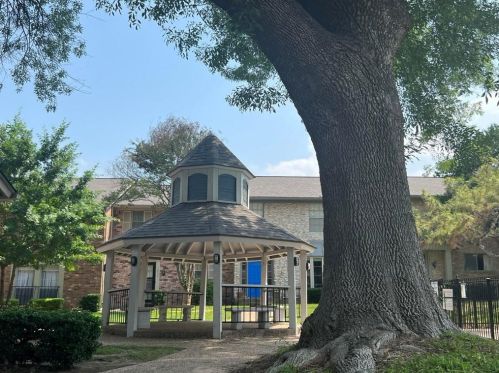 1849 Coronado Hl Dr, Austin TX 78752-2116 exterior