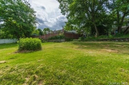 453 Clove Rd, Monroe NY 10950-4621 exterior