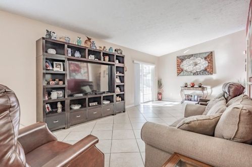 15806 Country Lk Dr, Tampa FL 33624-1539 exterior