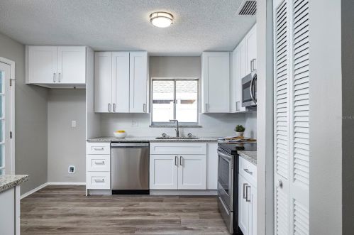 7044 Hollowell Dr, Tampa FL  33634-1089 exterior