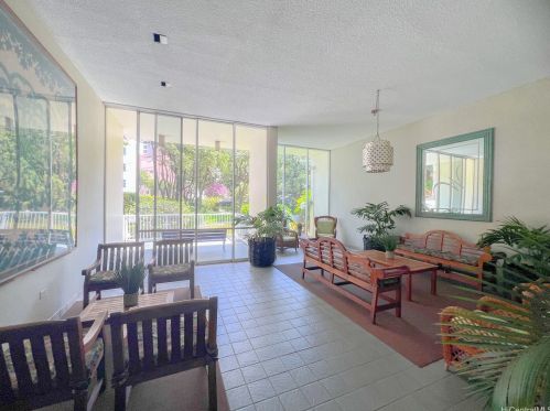 469 Ena Rd, Honolulu HI  96815-1749 exterior