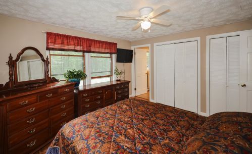 247 Elm St, Concord NH 03303-3322 exterior