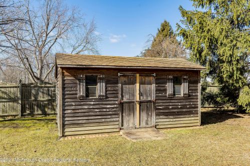 126 Lancaster Rd, East Freehold NJ 07728-3111 exterior