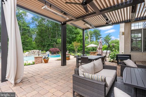 2214 Denbeigh Dr, Jamison PA 18929-1446 exterior