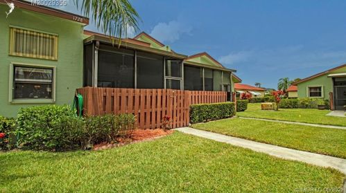 1728 Sanderling Ln, Fort Pierce, FL 34982-8028