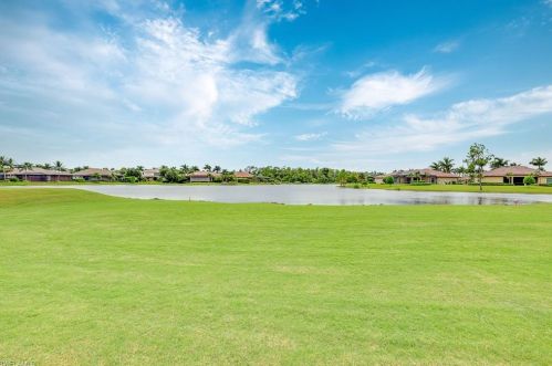 7733 Classics Dr, Naples FL 34113-3043 exterior