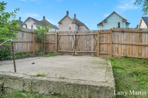 746 Liberty St, Grand Rapids MI 49503-8069 exterior