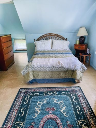 47 Cornell Dr, Clark NJ 07066-3206 exterior