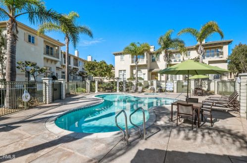 1206 Bayside Cir, Oxnard CA  93035-2147 exterior