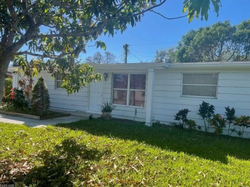 2160 Holiday Ln, Naples, FL 34104-4225