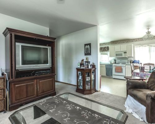 1638 Louis Kossuth Ave, Bohemia NY 11716-1514 exterior