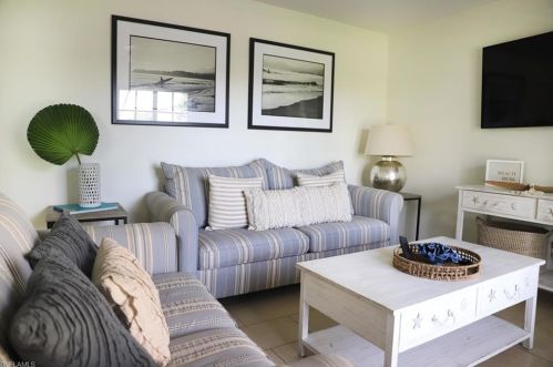 709 93 Ave, Naples FL 34108-2440 exterior