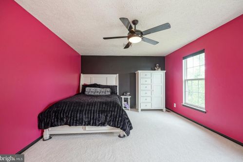 42 Hamilton Lk Dr, Trenton NJ 08619-3437 exterior