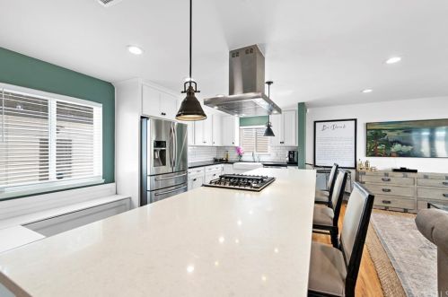 613 Orch Ave, Fullerton CA 92833-4139 exterior