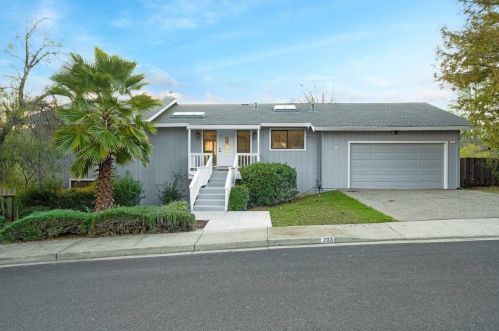 203 Devonshire Ct, Concord, CA 94523-2079