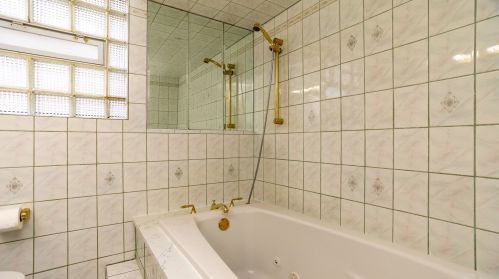 1901 Sunnyside Ave, Chicago IL 60630-3923 exterior