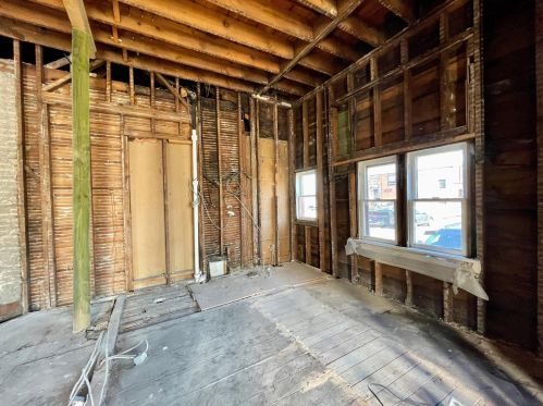 460 Clay Ave, Meskegon MI 49440-1002 exterior