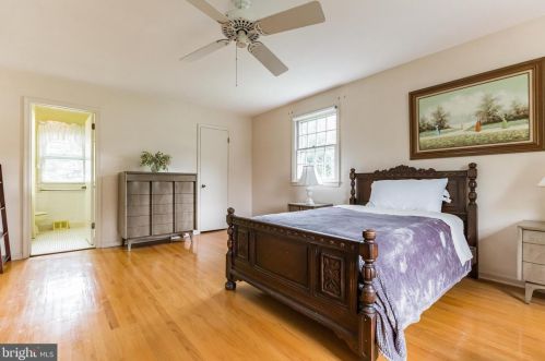 271 Lamplighter Ln, Huntingdon Valley PA 19006-3033 exterior