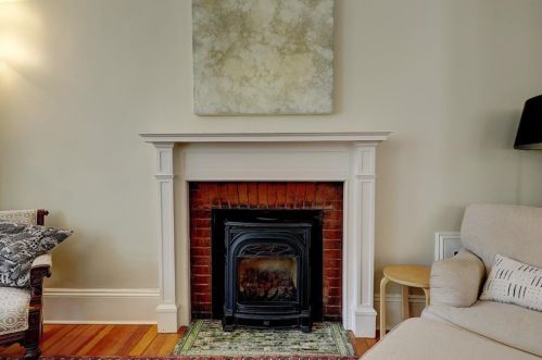 690 Angell St, Providence RI 02906-5309 exterior