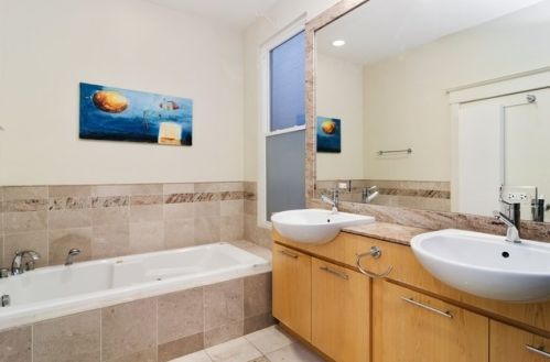 2749 Kenmore Ave, Chicago IL 60657-4315 exterior