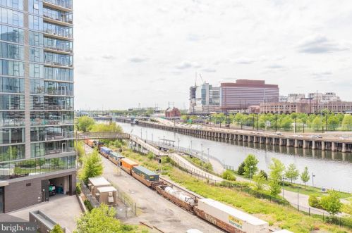 2429 Locust St, Philadelphia PA 19103-5553 exterior