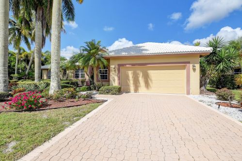 8177 Desmond Dr, Boynton Beach, FL 33472-5013