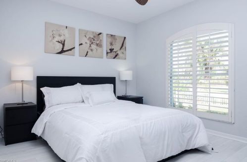 4 Colonial Dr, Naples FL 34112-7317 exterior