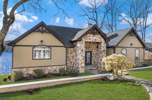 702 Shore Trl, Sparta, NJ 07871-1320