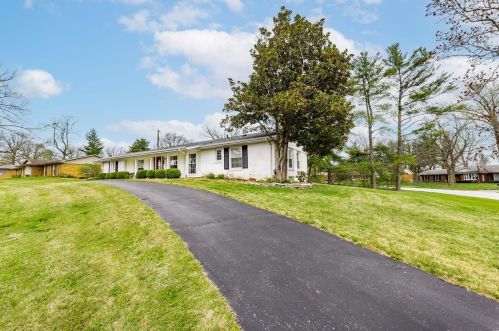 11925 Rocky Dr, Saint Louis, MO 63141-6818