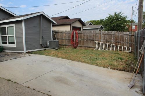 9959 Cedar Mtn Cir, Dallas TX 75217-2833 exterior